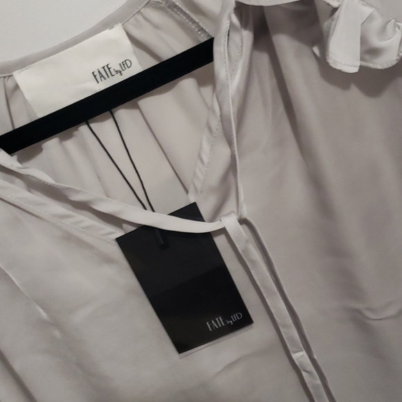 1 M left New boutique satin peasant top - Picture 7 of 11